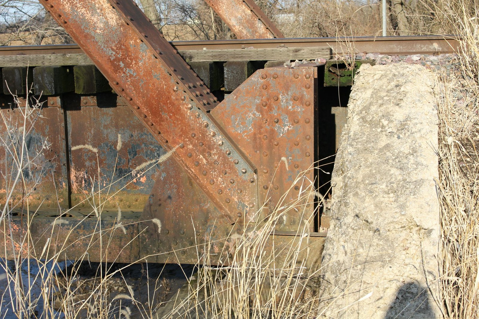 Lower angle connection